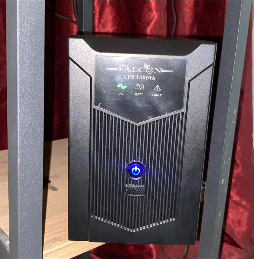 السلام عليكم
اكس بوكس سريس اس مستعمل نضيف جدا جدا
السعر300الف 
+ شاشة معروفة بي مواصفاتهة الزينة ومحاكية لل العاب الولاين 
سعر الشاشة 200الف
+يوبي اس
سعر 60الف

*** علمن انو المجموعة ما مستخدمة مدة طويلة شرط ولا جهاز منهن مفتوح 

مكاني: بغداد الغدير شارع التوت 
رقمي :***********
