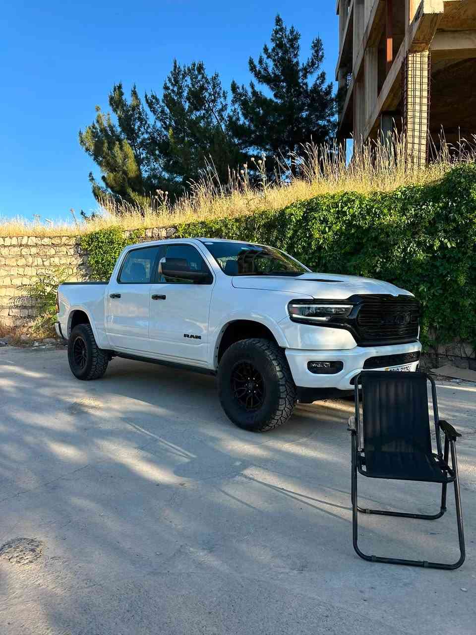 للبيع دوج رام لمتدد موديل 24 فول 
المحرك : V8 5.7L .
العداد : 29 مايل 

للسعر علق واني ادزه الك خاص

رقم اربيل بأسمي حادث سطحي خفيف 

 واتساب ***********

المواصفات :
*عداد ديجتال
* سلايد روف
* دفع رباعي 4x4. فور ويل
* رادار تفاعلي مع مانع تصادم. 
* نقطة عمياء. 
* تحذير الخروج عن المسار
* استطفاف ذكي (اوتوپارك).
* دوسات جانبية كهربائية.
* المصابيح الأمامية زنون.
* كشافات الضباب زنون. 
* المصابيح الأمامية والمصابيح الخلفية LED. 
* دخول ذكي (بصمة). 
* تشغيل عن بعد.
* مقاعد من الجلد الفاخر. 
* المقاعد كهربائية مع ميموري.
* المقاعد الأمامية تبريد وتدفئة. 
* المقاعد الخلفية تبريد وتدفئة. 
*الستيرن تدفئه 
* شاشة كبيرة 12 أنچ.
* نظام ملاحة نفكيشن GPS.
* حساسات امامية وخلفية.
* 
* مانع تصادم خلفي. 
* مكيف خلفي.
*محدد سرعة.

* مرايا كهربائية جانبية  قابلة للطي كهربائيا.
* شاحن موبايل لاسلكي (واير ليس).
* الشباك الخلفي كهربائي. 
* المرايا الجانبية تدفئة. 
* باب الصندوق كهربائي.
* غطاء من الجلد للصندوق الخلفي .
*
* امكانية تعديل ارتفاع دواسات البنزين والبريك.
* هاند بريك كهربائي.
* جوبلسات جگات تصعد وتنزل 
* حساسات امامية. 
* حساسات خلفية. 
*
* مرايا مع خاصية التعتيم الذاتي. 
* مساحات تخزين إضافية 

مكان السياره بغداد
