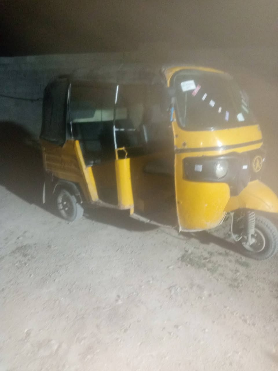 سلام عليكم تكتك للبيع الموديل ١٨  لتول  تكتك شغاله وراق كامله السعر  مليون ونص بيعه  
***********
