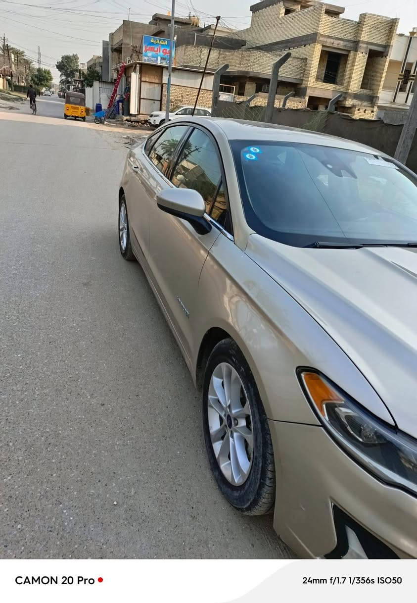 سلام عليكم
فورد فيوجن 2019 هايبرد بانزين 
السياره خير من الله السياره حادثه بيسط مثل 
ما معروض بالصور السياره نظيفه وحلوه فول مواصفات 
رادار امامي خلفي  وجوانب وتحديد مسار كشنات 
كهرباء كير مواس  تبريد ثلج تخم تاير جديد هزه جديده سياره بسمي رقم بغداد  بيع مباشر سعره 125وبي مجال 
او مراوس ***********
