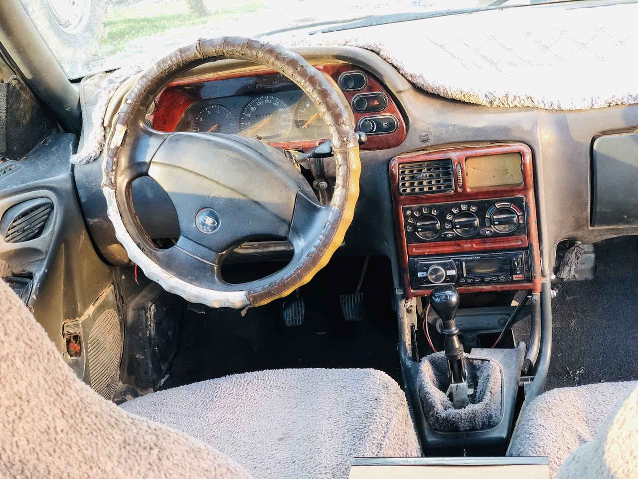 ئەم داویی بریسمان هەیە بۆ فرۆشتن ئارمە مۆدیل 1993هەیکەلی جوانی هەیە سعرشی 8مەعمەلە رەقمی خاونی***********
