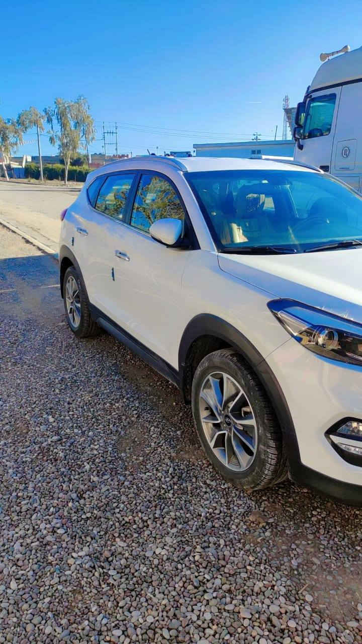 توسان خليجي  2018 رقم أربيل الجديد
مكفولة كفالة عامة كير محرك تحويل بشرط 
من الشركة لاحد الان بيدي ماشي ١٠٠ الف 
السيارة على وضع الشركة 
مكان السيارة أربيل خبات 
سعر 190 ومجال 
*********** واتساب
