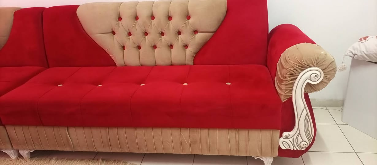 السلام عليكم 
كورنر 10 مقاعد نظيف للبيع ب 150 الف  للاستفسار الاتصال بالرقم  ***********
