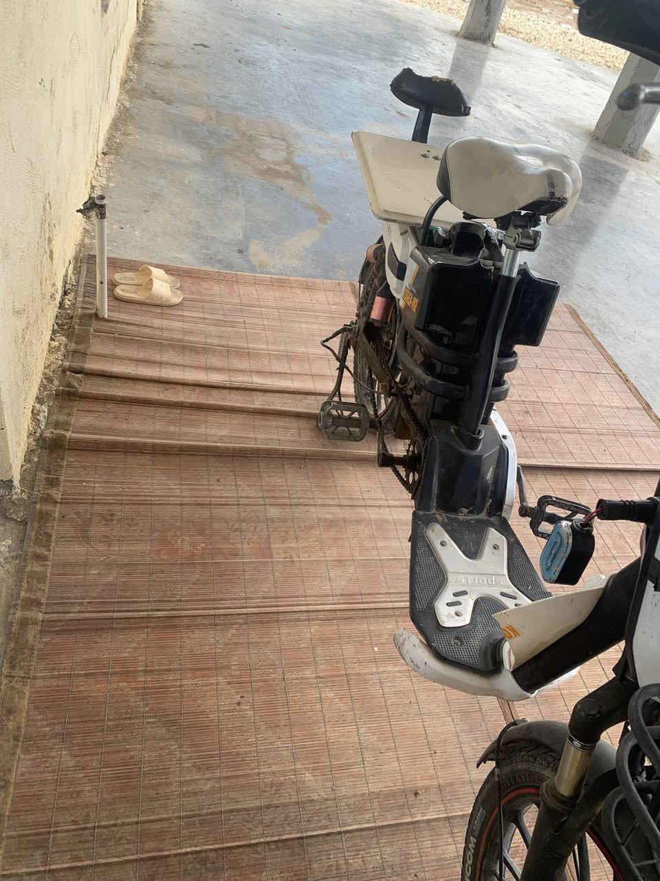 سلاام عليكم بسكل شحن البيع شغال وكآمل مكان واسط الصويره ***********
