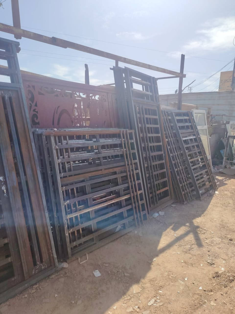 سكله اسد نغماش باداره وسام نغماش تجدون ماتطلبونه جديد مستعمل  شيلمان ابواب شبابيك ابواب ونستقبل القديم  وسكراب ايضا وزن *********** الحولي قرب المركز الجديد خلف الحدود
