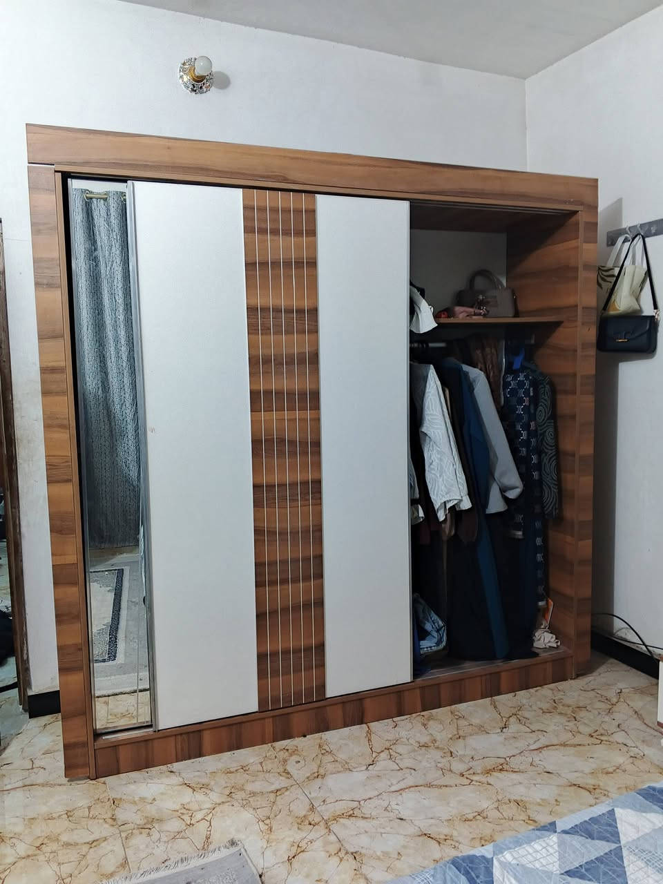 سلام عليكم غرفه نوم تركيه ..للبيع
5قطع لغرفه مال بنيه والله شاهد نضيفه مابيه اي ضرر
والبيع بسبب .. السفر السعر 500وبيه مجال


**إذا كنت صاحب هذا الإعلان وتريد حذفه لأي سبب، رجاءا أرسل رسالة إلى الدعم الفني**