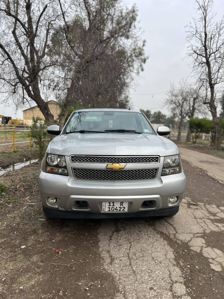 السلام عليكم. بيع سريع. تاهو ٢٠١٢ ضرر جاملغ خلفي بدون دواخل. صبغ ٥ قطع جماليه. كير ومكينه واكسل كفاله. تبريد ثلج صدر مع تخم تاير وتخم ويل جديد سياره رقم بغداد باسمي 
تحويل مباشر مكانها ديالى بعقوبه.السعر. ١٧٥ وبيها مجال للتواصل ***********.
