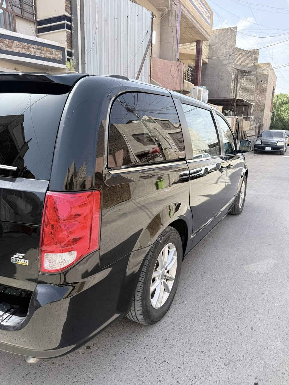 🚗 دوج كرفان 2019 - فول مواصفات للبيع 🚗
اللون: أسود ملكي.
 المواصفات: فول مواصفات (أبواب وجنطة شفط كهرباء، شاشة أمامية + شاشة سقفية، كراسي تختفي بالأرضية ، تشغيل عن بعد، تبريد 3 قطع).
 الممشى: [112.435 ميل]
 الحادث والضرر: بيبان فقط ومصبوغة (كلير) خارجي، دواخل وشاصي ولغد كله مكفول وبشرط الفحص.
 الوضعية العامة: كير ومحرك وحدادة وتبريد 100% وجاهزة من كلشي.
 الرقم والسنوية: بأسمي 
💵 السعر:180] وبيه مجال للشراي.
📍 المكان: [بغداد]
📞 للتواصل: ***********
