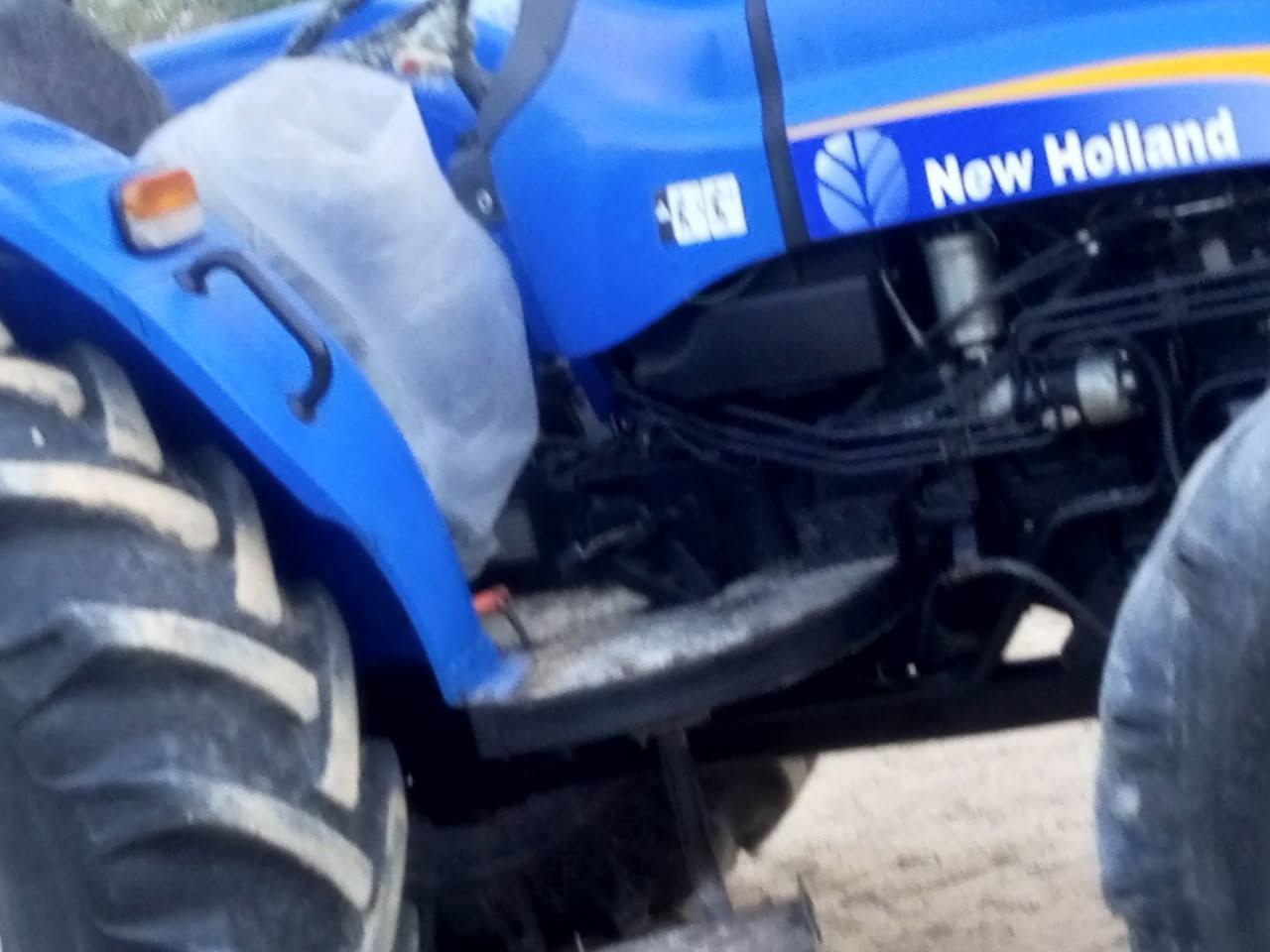 سلام عليكم نيوهولند 16رقم قادسية للبيع سعر 23وبيها مجال مكفولة كفالة عامة وكالة المكان كربلاء جديدة رقم الهاتف ***********
