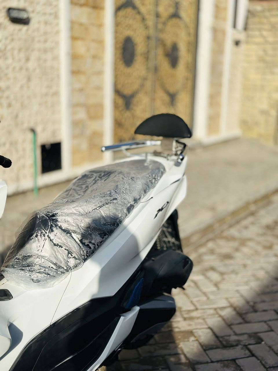 السلام عليكم للبيع دراجه pcxجيل رابع دراجة مال رمبه ماخذها رمبه اوراق المعرض موجوده بالمنشور الدراجه على ايدي حجم  مكينه 125ياباني وارد كوري دراجه جديده مال جناي وعلئ ايدي
دراجه كامله أستان كهربائي حساس ازدحام بصمة جديده الدراجه مكينه لوك شلعه معدل خير من اللّٰه دراجه تكول جديده بمعنئ الكلمه واحلا من الصور مال جناي المكان بغداد مدينة الصدر شارع داخل قطاع 12
دراجة مكفوله اي نقص مابيه
السعر 18 وبيه مجال تعال وتشلع عيوني 
اي استفسار. هـ ***********3 انتصال فقط
