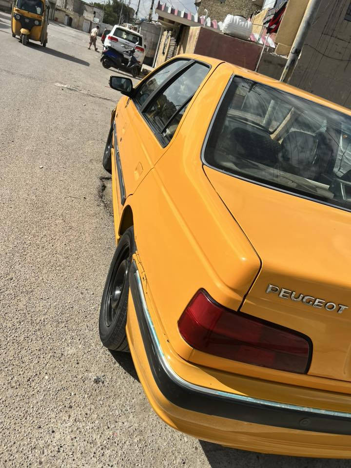 السلام عليكم : بيجو بارص 2021 مكانها بغداد البلديات عليها قسط تقريبا شهرين 3 وتصير حرة بيها بارد بالچاملغ الخلفي موجود بالصورة سعرها 65 وبيها مجال :***********
