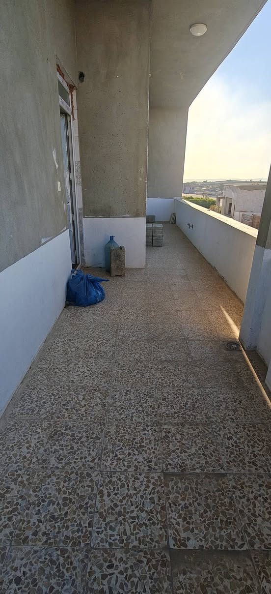 شقة للايجار مساحة 150طابق ثاني ركن حي الكندي الثانية غرفتين وصالة صحيات مطبخ  للاستفسار***********
