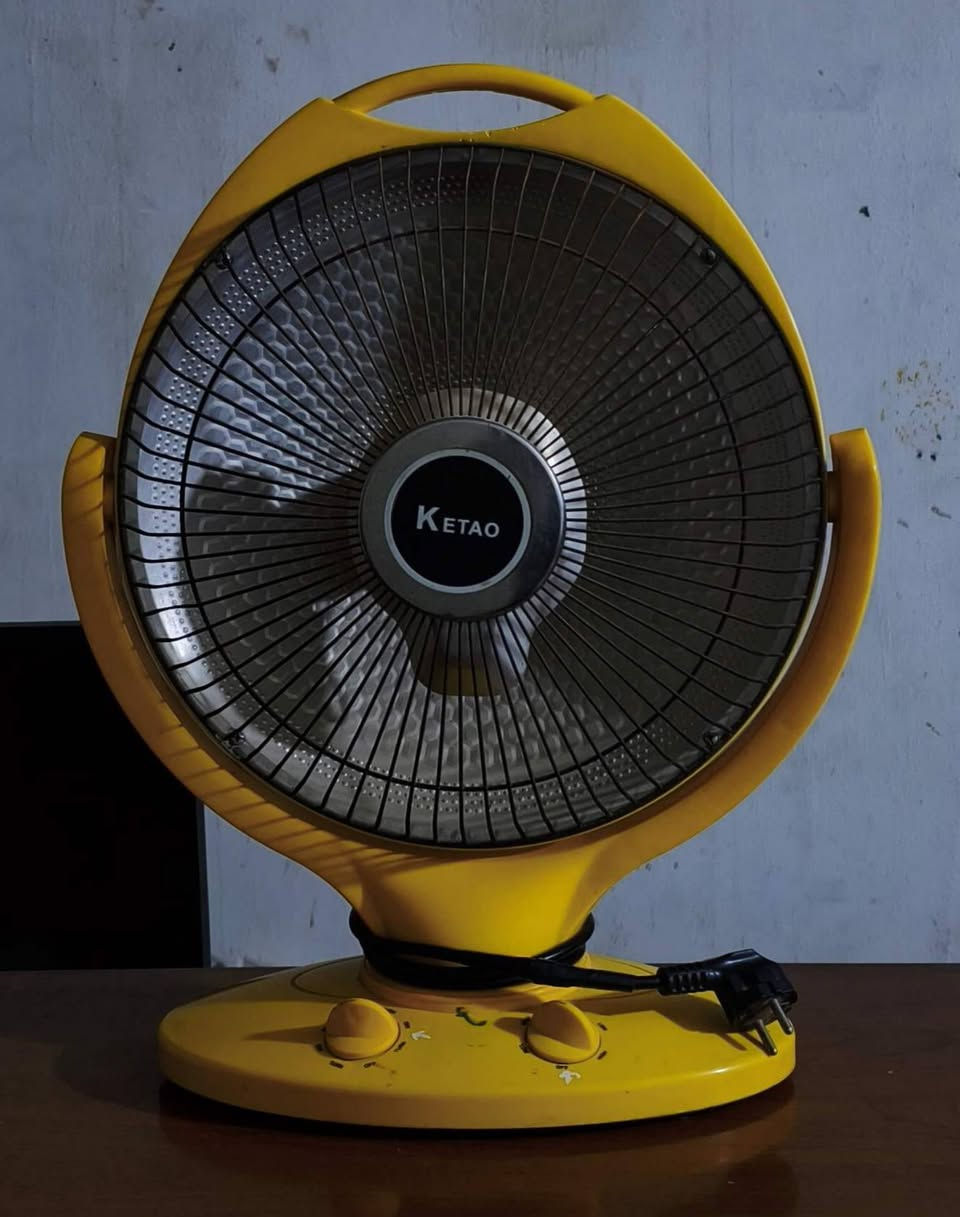 السلام عليكم
غراض منزل مستعملة للبيع 
للاستفسار والتواصل يوجد واتساب: ***********
