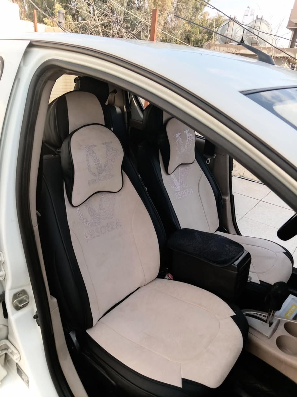 للبيع سيارة باندا 🚗
موديل 2013
كير ومحرك شرط😊
بدون صبغ وبدون ضرر‼️
سياره جاهزة طخم حداديه كله جديد
طخم تايرات جديد🫡
كابون بانزين بيها (رقم نينوى) 
داخله مغلف جديد نسائي
إنارات كله شغاله 
..... العنوان موصل الحدباء ***********
