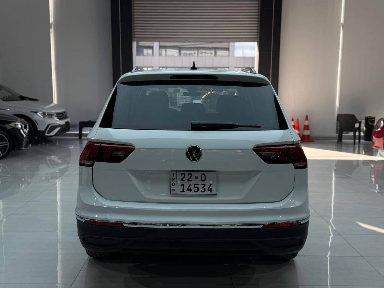 تيگوان Se 2023
ابيض ثلجي // سپي بەفری
بانوراما
4Montion دفع رباعی
ماشیه / رویشتوو 7000 مایل 
بصمه تشغيل عن بعد 
كشنات جلد 
شاشه جبيرة والكترونيه
ضرر كلش بسيط 
فقط نص صندوق صبغ بدون دواخل وبدون ايرباك 
تەنها سندوق بۆیاغه بێ ژورێ بێ ایرباک هەمووی بەشەرت 
ناونیشان هەولێر 
***********
*********** أربيل, العراق
