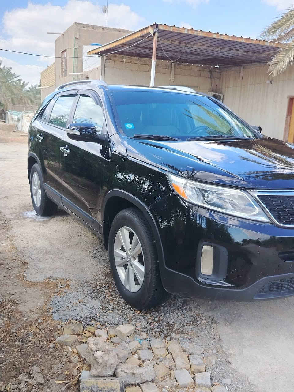 السلام عليكم سياره للبيع سورنتو 2014 بدون حادث مكفوله من الصبغ والضربه مواصفات مكينه ٢٤٠٠ (٧) راكب  برد خلفيه السعر ١٣٥ وبيها مجال ***********
