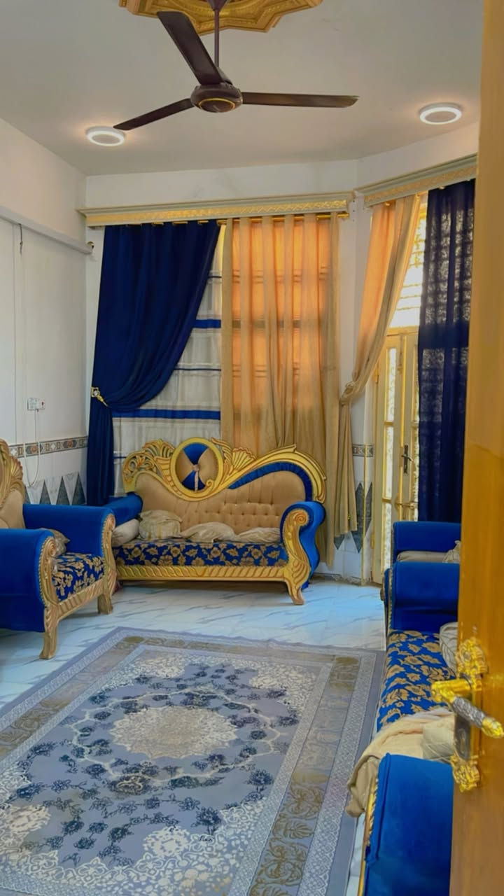 ع بركات الله بيت للبيع مستعجل ع بيع البيت مساحه 150 متر مربع يتكون مت استقبال وصاله وغرف نوم اثنين وصحيات ومناور اثنين 

التواصل ع الرقم ‭0776 593 2515‬
