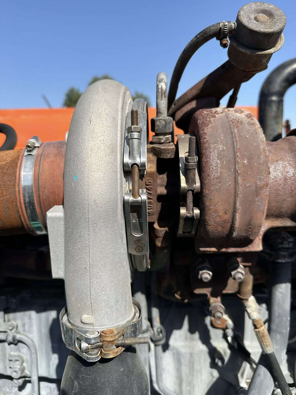 سلام عليكم
للبيع مولده سكانيا 5 بستم وحش 
توليد 350 كي ڤي راديترات بيركنز 
مولده أوربيه بدون فتح بدون صبغ 
مامشتغله قليل جدا نضافه %100
للستفسار ***********📞
