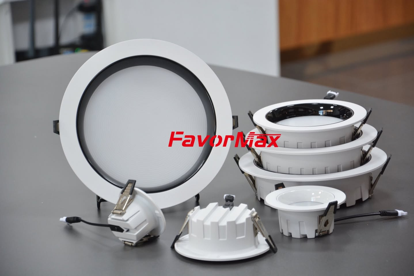 Hot selling Langqing model down light.
Aluminum body. One color/3color/4cct


**إذا كنت صاحب هذا الإعلان وتريد حذفه لأي سبب، رجاءا أرسل رسالة إلى الدعم الفني**