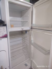 ثلاجة سوداء ١٨ قدم • ثلاجة بيضاء ٢٠ قدم • شغالة غاز