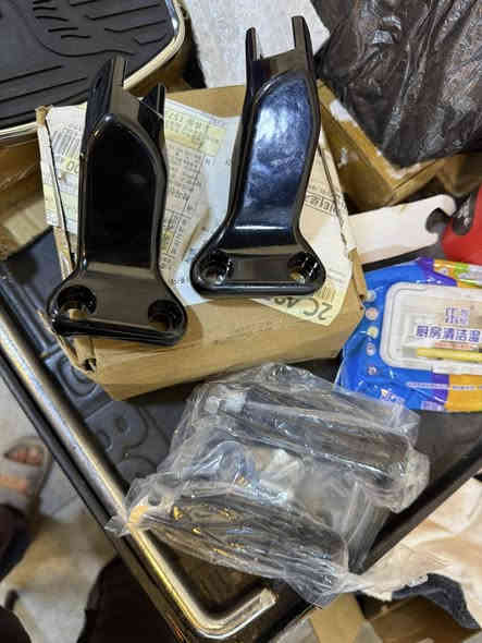 دوسات  مال هارلي 
النيكلات سعرها ٤٥ الف 
السوده ٢٥ الف
***********
