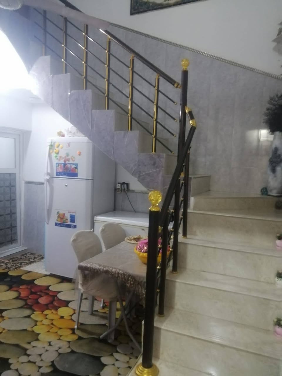 السلام عليكم بيت للبيع الزعفرانية المساحة 100متر مربع نهاية شارع المعهد طابو زراعي سند 25 طابق ونص كامل من كلشي أي نقص مابي شارع تبليط للاستفسار الاتصال واتساب ***********
