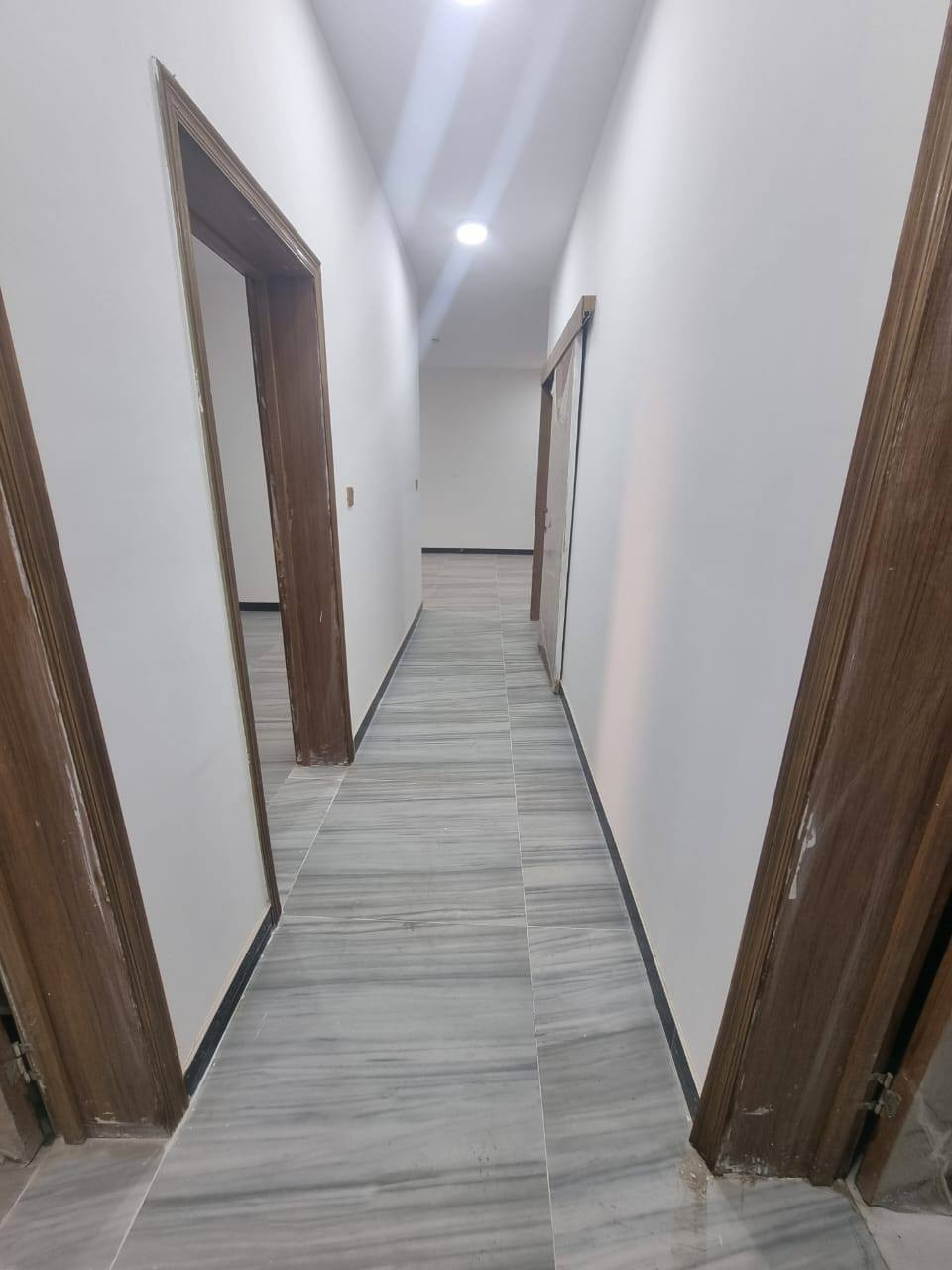 انسب سعر واجمل اطلاله 
شقه للبيع في مجمع ايادي الكاظميه 
بسعر مناسب جدا ومن المالك وبدون دلاليه
مساحه ١٤٥ متر 
غرفتين نوم أحدهما ماستر 
حمامين 
مطبخ 
بلكونه 
صاله كبيره 
شقه جديده غير مسكونه من قبل  
البيع كاش من غير أقساط 
المجمع جاهز من كل الخدمات والمدارس والروضه والسوبرماركت 
الشقه اطلاله مميزه جدا على الحدائق والنافوره 
للاستفسار ***********
