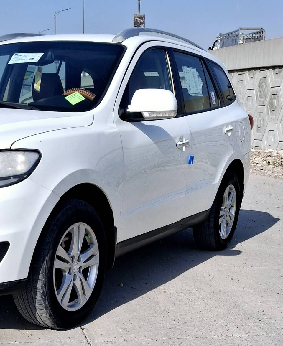 من رخصت مدير الكروب المحترم السلام عليكم سنتافي  ٢٠١١ وارد خليجي مكينه ٣٥٠٠ المرغوبه رقم بغداد انكليزي فول مواصفات بصمه تشغيل وبيبان تحكم استيرن فتحه سقف كراسي كهرباء سبعه راكب ثلاث قطع تبريد حساس خلفي ثلاجه بالفرس شاشه كامره خلفيه مرايات شفط اشاره كير مكينه مكفولات صدر أمامي وخلفي نضيف تخم تاير تبريد شغال السونر موجود بالصور السعر   ١٤٣  بيهه مجال   للاتصال   ***********  مكان بغداد علما السياره احلى من الصور
