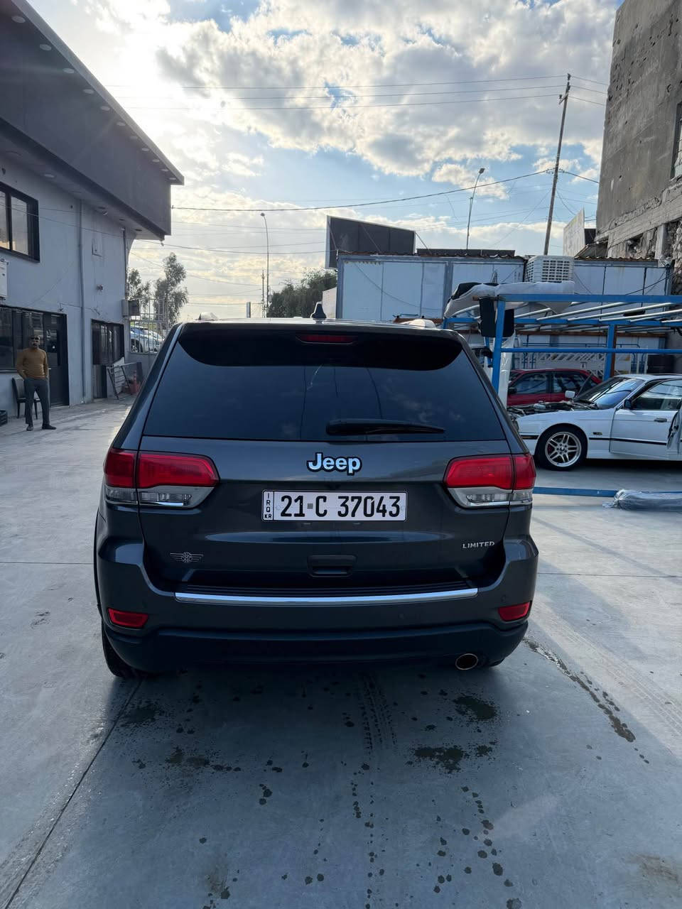 Jeep Grand Cherokee 2017 🔥
V6 3.6L / 295 Horsepower ✈️
جێب گراند چیرۆکی لیمیتید ٢٠١٧ سفری شەریکەی هارلم کلین تایتل دەعامی بۆ دەعامی بە شەرت گێر مەکینە بەشەرت هەمووگیانی دەقی شەریکە ماوەتەوە 112,000mile ڕۆشتووە سەنەوی رەقەم تازەیە
مواسەفاتی لیمیتید واتا فول مواسەفات : 
٥ مۆدی لێخوڕین / پانۆراما / شاشە گەورە / کوشن هیتەر / ڕاداری پێش و پشت / تراکشن کۆنترۆل / داون هێل ئەسست / سوکان شەفت / ئاوێنە ڕادار /ئاوێنە کارەبای / دەرگا بەسمە / کوشن جلد / زۆر مواسەفاتی تر 
سەیارەکە بێ مەسرەفەو تەقەو ڕەقەی بەشەرت 
شوێن : کەرکوک 
ژمارەی مۆبایل :*********** كركوك, العراق
