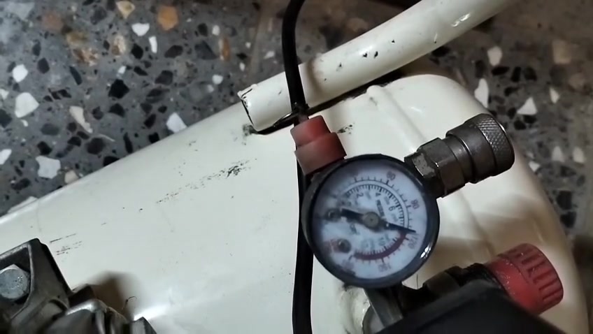 كمبريسر هواء حجم 50 لتر شغال  مع صوندة 5متر ضغط عالي
@إشارة


**إذا كنت صاحب هذا الإعلان وتريد حذفه لأي سبب، رجاءا أرسل رسالة إلى الدعم الفني**