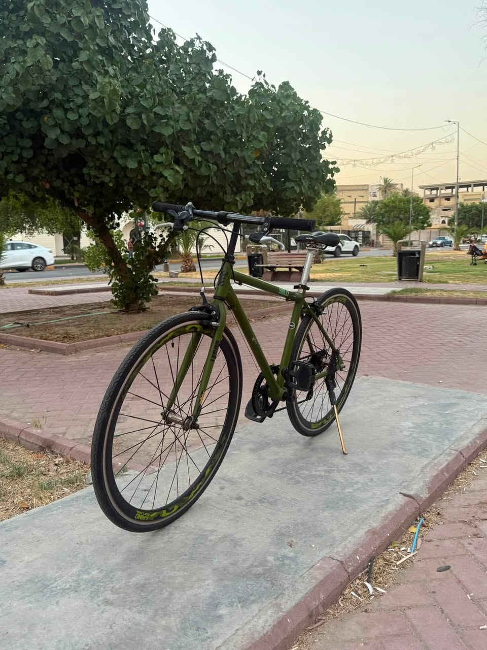 سلام وعليكم 
بايك من Colo ماركه المعروفه 
بايك كسر حاويه جدا نضيف
البايك جاهز من كلشي 
فول المنيوم خفيف الوزن 
وياله المنيوم طبقتين
كير سستم شيمانو
حجم البايك 28
بريكات سستم بل مكان
سعره 125 وبي مجال 
مكان بغداد الاعظميه المقبره الملكيه 
للستفسار اتفضل خاص او ***********
