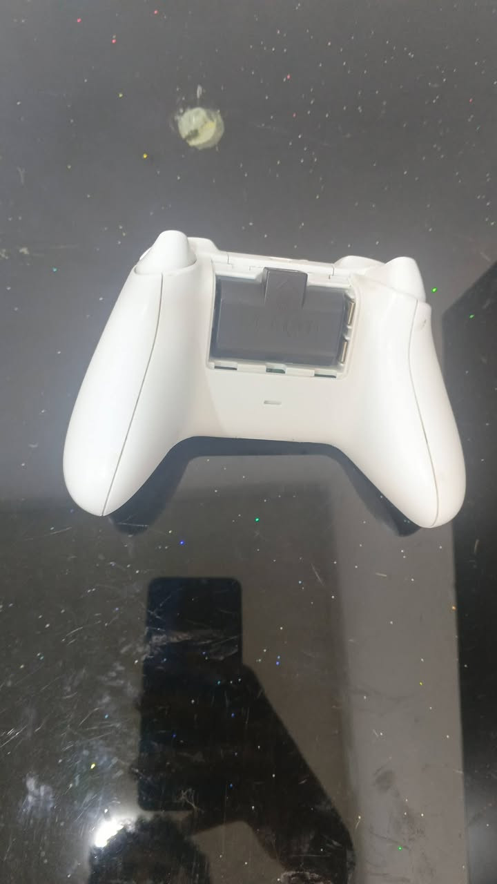 سلام عليكم 
Xbox series s 
كلش نضيفه 
مع كامل ملحقات
سعر 375 
 متوفر توصيل 
مكاني موصل
*********** واتساب
