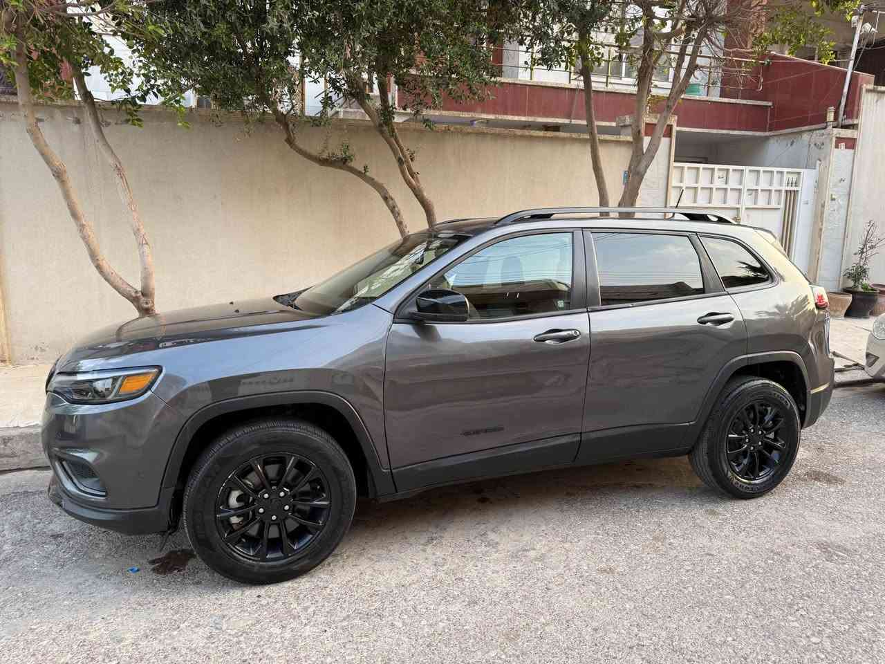 Jeep cherokee
موديل..٢٠٢٣
ماشي سيارة..٤٨,٠٠٠ ميل 
سياره وارد امريكي ٦ قطعه صبخ بدون دواخيل ارباگ سوكان و دشبول صبغ سياره ره قم كاتي سياره كلش حلو موصفات فول بدون پانؤراما 
💸💸💸114$💸💸💸
📲*********** أربيل, العراق
