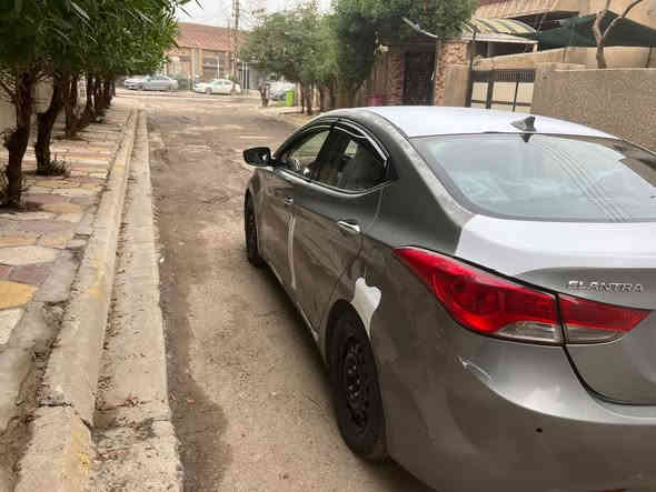 السلام عليكم
اخوان اللبيع النتر ة
موديل 2013
رقم واسط تحويل مباشر
مبدل بيهه ضهر خلفي 
صبغ عام  السياره جاهزه 
مكان السياره بغداد المشتل 
السعر 78 وبي مجال قليل
***********
