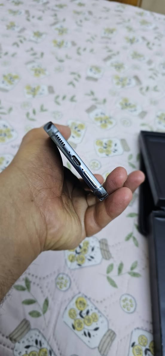 السلام عليكم 
هاتف S23 نظيف جدا 100
السعر ٤٥٠ الف 
اللون زيتوني


**إذا كنت صاحب هذا الإعلان وتريد حذفه لأي سبب، رجاءا أرسل رسالة إلى الدعم الفني**