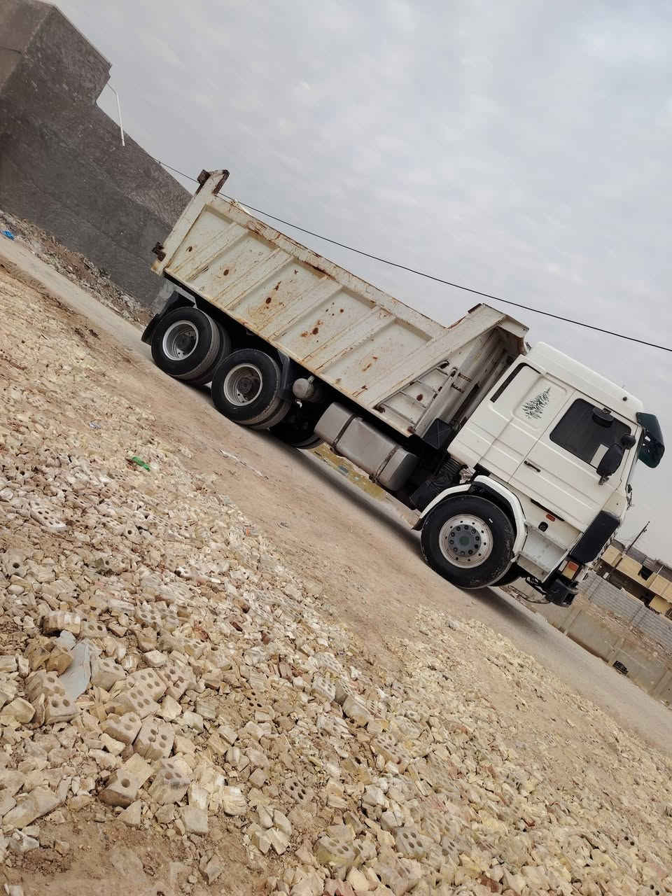 السلام عليكم  سكانيا143 طقم تاير 24 شاص مقفول مجموعه باجر 19 جيرجير5/5 رقم بغداد ماكينه عالسحق     ***********
