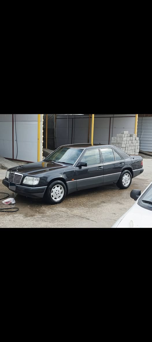 إخوان سياره ما ناقصه شي نقصه فقط بور ينضح وكبريسر منضومه التبريد كله جاهزه سيار مصروف عليه (أقره التفاصيل كله وتصل خالي العزيز)يا الله بسم الله الرحمن الرحيم مارسدس للبيع الغالي العزيز الي ما ينعجب بل سياره اطلب منك لا تعلق تعليق سلبي وشكراااا
مارسدس للبيع موديل 1992 محدثه بيبي شبح السياره بلاد مصبوغة عام الجماليه السياره تعمير درجه اولى من الدعاميه للدعاميه السياره متعوب عليه حيل الله وكيلك السياره غرفه جديدة بل كارتون محرك حاويه شادله ما صرله أهواي تخم تايرات جدد تخم وياله جديد رقم بغداد تحكم كشن السائق حداديه جديدة  قواعد الدبل شركه السياره تأخذه ما تصرف عليه ربع جاهز من كلشي السياره نضيفه بمعنه الكلمه السعر(80) وبي مجال 
خالي العزيز ما عجبك اي شي بل منشور اعبره وتحصل الاحسن 
السوك كلشي بي التواصل الرقوتد*********** وشكرا مكاني الكوت مركز المدينه ما موجود عل تواصل اتصل وتدلل
