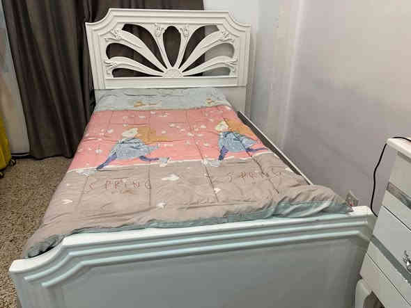 جرباية اثاث كويتي خشب ممتاز أريدها ١٥٠ الف قياساتها ١٢٠ في ٢٠٠
للتواصل فقط واتساب 
***********
