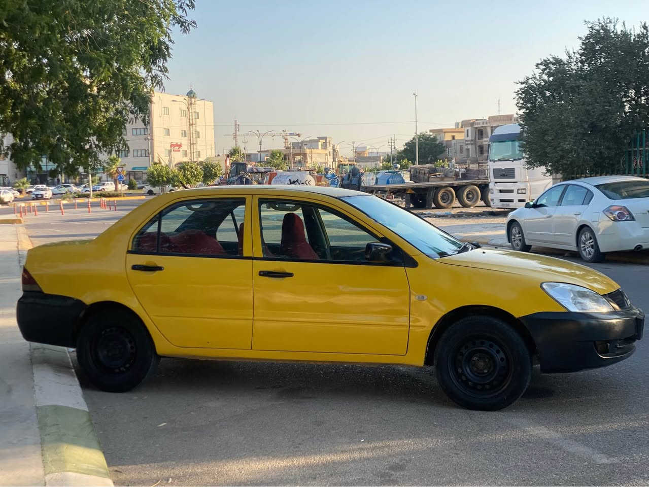 لانسه ر
موديل 2010
گيرو مه كينه گه وره 
گير عادي
سه نه وي كارتوني به شه رتي حاسيبه و ئه وه ليات 
ته بريدي ساردو گه رمي به شه رت 
پيشي كه پسه ده عمي نيه وه رگه راو نيه 
سعري ٣٨ گلا 
***********شوين كه لار كالار, السليمانية
