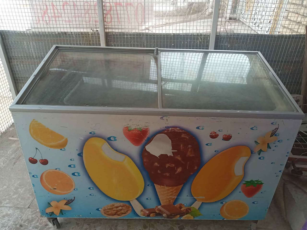 سلام عليكم// براد كبير  ٧درجات تبريد  +مجمدة سحب مال مرطبات للبيع  نضيفات ما مستخدمات هواي شرط تبريد الاستفسار الاتصال على رقم ((*********** )) ما متواجد على الفيسبوك لا تراسد ما ارد هاذ رقم 👆 صاحبهن  وتصل عمارة, ميسان
