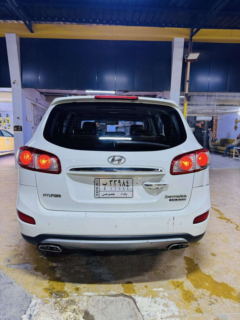 � للبيع هيونداي سنتافي 2012 فول مواصفات – Limited

📌 الموديل: 2012
📌 الفئة: Limited (فل كامل)
📌 المحرك: 6 سلندر 3.5L قوي جداً
📌 القير: أوتوماتيك 6 سرعات
📌 الدفع: (أمامي / رباعي )
📌رقم بغداد 
📌لون ابيض

✨ المواصفات:
• مقاعد جلد فاخرة
• مقعد السائق كهرباء
• فتحة سقف
• شاشة + بلوتوث + AUX/USB
• تبريد 3 قطع
• تحكم بالدركسون + كروز كنترول
• حساسات خلفية + (كاميرا إذا موجودة)
• نظام ABS + وسائد هوائية
• السيارة مريحة جداً وسفرها ممتاز
      •     الدشبول صاج 
وبعد مواصفات خير من الله

🛠️ الحالة:
السيارة نظيفة جداً / استخدام شخصي
المحرك والجير بحالة ممتازة
جاهزة للفحص 👍

💰 السعر: (168)
📍 الموقع: (الدجيل / بغداد)

📞 للاتصال أو واتساب: (‭0781 910 9946‬)
