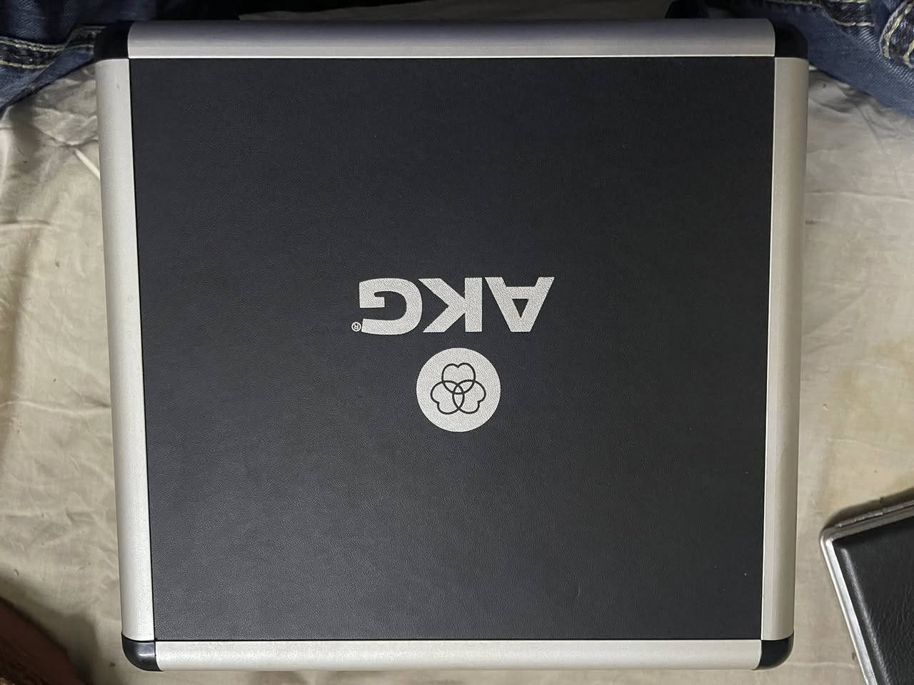 Mic condenser & monitor اقرأ الاعلان فيه كل التفاصيل
Mic condenser AKG P220 استعمال 3 شهور معاه كل محتوياته 

Monitor KRK7 classic G3 استعمال 3 شهور معاها كل محتوياتها

المونيتور سعرها 17000

المايك سعره 10500

ياريت اللي يكلمني يكون جاد و داخل بنيه الشراء مش ان هو يسال و خلاص 

الحاجه جديده استعمال محترم و حالتها ممتازه


**إذا كنت صاحب هذا الإعلان وتريد حذفه لأي سبب، رجاءا أرسل رسالة إلى الدعم الفني**