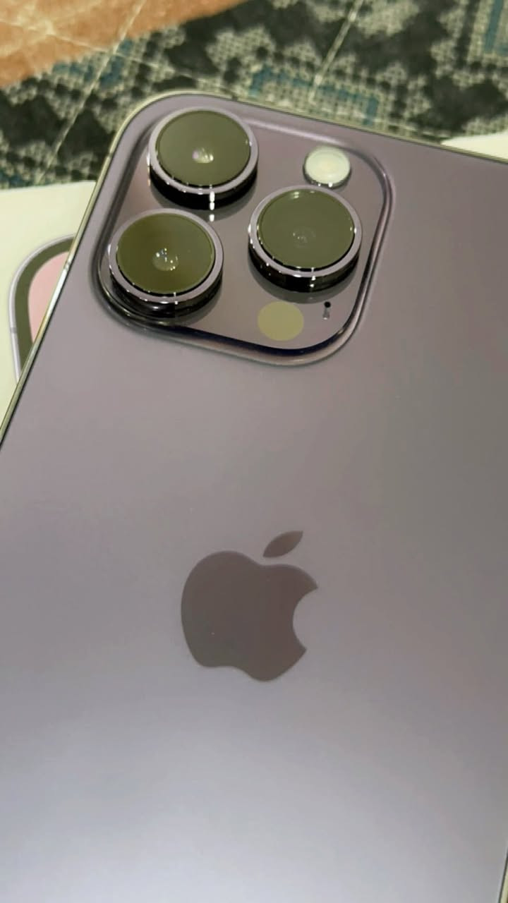 السلام عليكم
14 برو ماكس 256 ماستر 

بطاريته 83 نظافته 100 ملحقاته كامله مكفول سعره 850 الف مكاني بغداد *********** واتس
