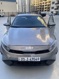 كيا فورتي Lxs 2023 ماشيه ١٥ الف ميل  اللون رصاصي نفطي   السيارة جديدة ...