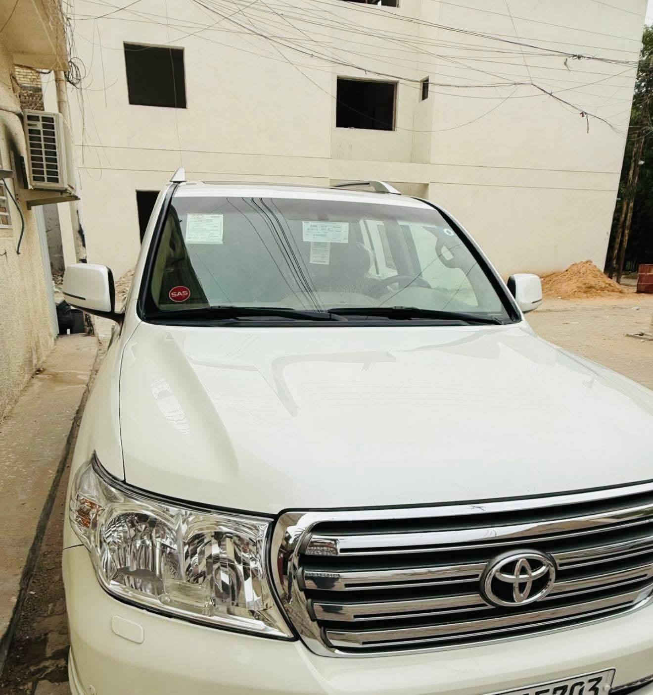 لاندكروز موديل 9 اللون ابيض بغداد باسمي فول مواصفات داخل بيجي
كير محرك كفالة - بيه فقط طخات بيبان جهة الصدر وباقي السياره كفالة 
السعر 275
بغداد الصالحية
***********
