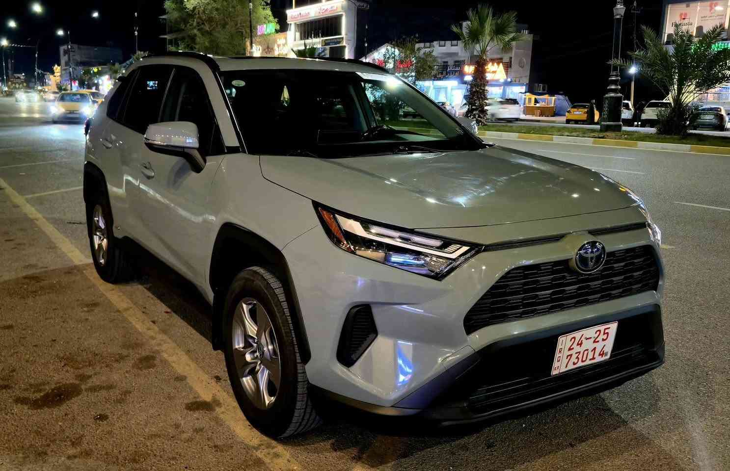 راف فور وارد امريكي موديل 2023 فئة xle هايبرد لون سمنتي 
حادثها موضح بالصور 
سيارة بدون صبغ بدون ايرباك ، شواصي سليمه ،فقط قبغ صندوك مبدل بلادي نفس لون 
 فتحة سقف سلايد روف
كشن كهرباء  
شاشه كبيره  
بصمة ابواب وبصمة تشغيل وجنطه كهرباء
تدفئه  بالكشنات
 هيتر استيرن
وباقي المواصفات.
ماشيه ٤٤ الف 

السيارة كاتي تترقم شمالي مكان السيارة كركوك للإستفسار مراسلة ع الخاص او الاتصال ع الرقم ***********
