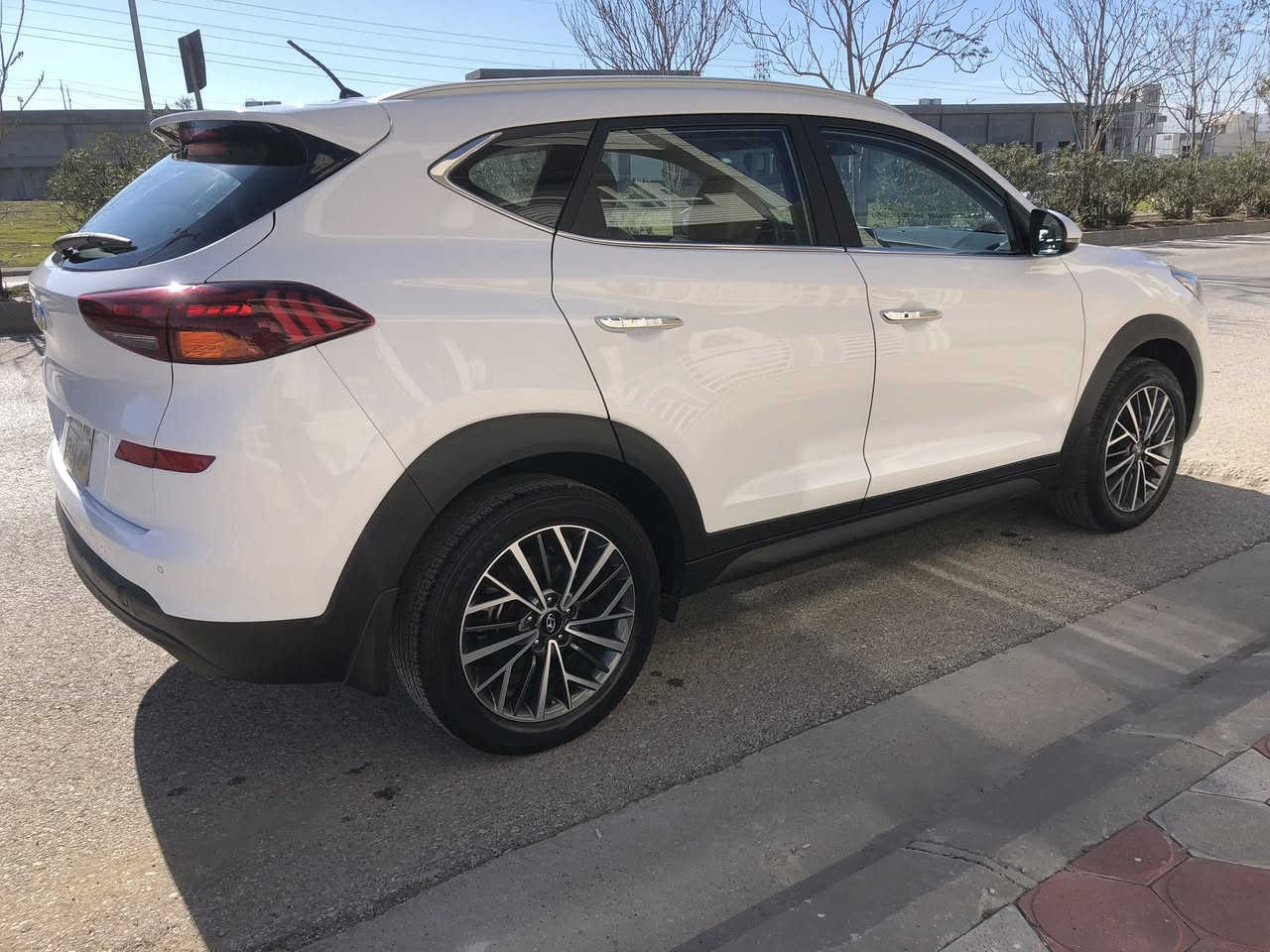 سلام عليكم عندي هونداي توسان للبيع موديل ٢٠٢٠ خليجي مواصفات كوري جديدة جدا سعر ١٩٥$ قابل للتفاوض العنوان السليمانية استفسار عن ***********
