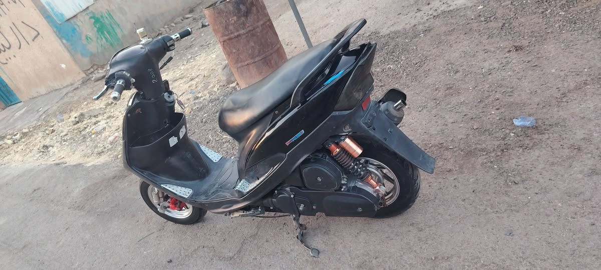 سلام عليكم دراجه ماكس للبيع بوشه 55 نضيفه كله شغاله من طول الطول بيه تزويد خارجي سعر 650 بيه مجال ***********
