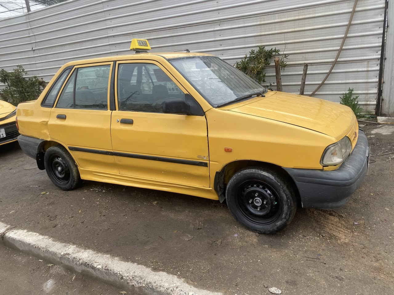 السلام عليكم  سايبه 2010  مكفوله كفاله علمه مكينه كير كشر نظيف صدر دبلات امامي خلفي كله جديد سياره ما عوزها رب دينار سنويه ضايعه بيها كتاب فقدان من القاضي وراعيها موجود ابيع 15 هيئه وغرامات ع المشتري مكاني بغداد بلديات ***********
