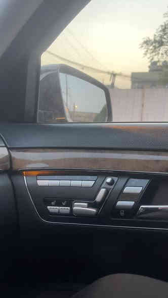 السلام عليكم مارسدس s550 
موديل ٢٠٠٨ 
ماشية ١٠٨ الف كم 
وارد يابان فول مواصفات للاخير 
مكينة كير شاصي لغود صدر امامي خلفي كفالة عامة 
فقط تكحيل كارت بلجاملغ بدون بارد 
السيارة باسمي تحويل مباشر هزة وفحص وسنوية جديدة 
السعر ٢١٥٠٠$  بيها مجال 
للاتصال ***********
***********
